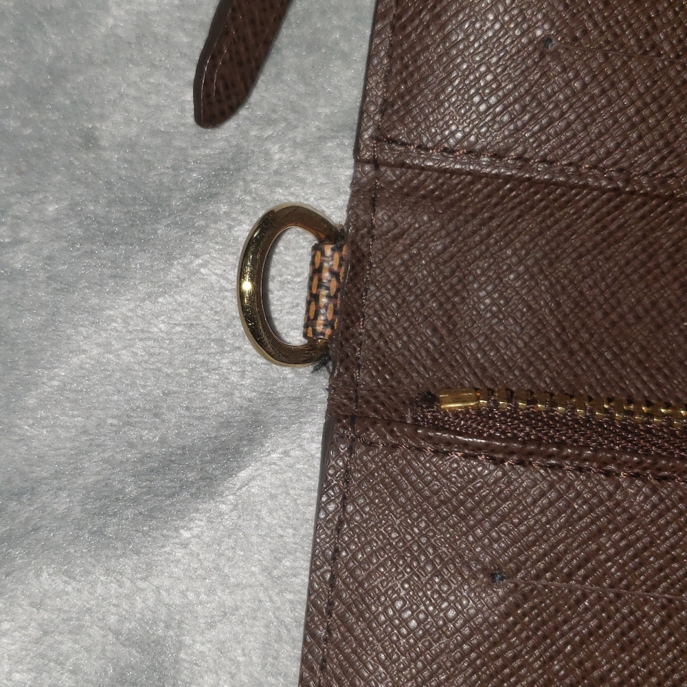 Louis Vuitton damier wallet - Picture 10 of 11